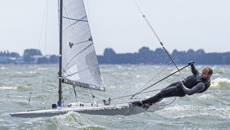 Pim van Vught mit seinem Contender in voller Fahrt